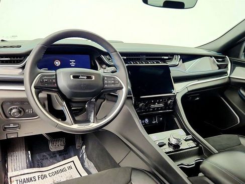 Used 2024 Jeep Grand Cherokee Trailhawk image 12