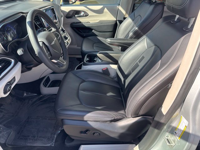 Certified 2024 Chrysler Pacifica Touring-L FWD image 23