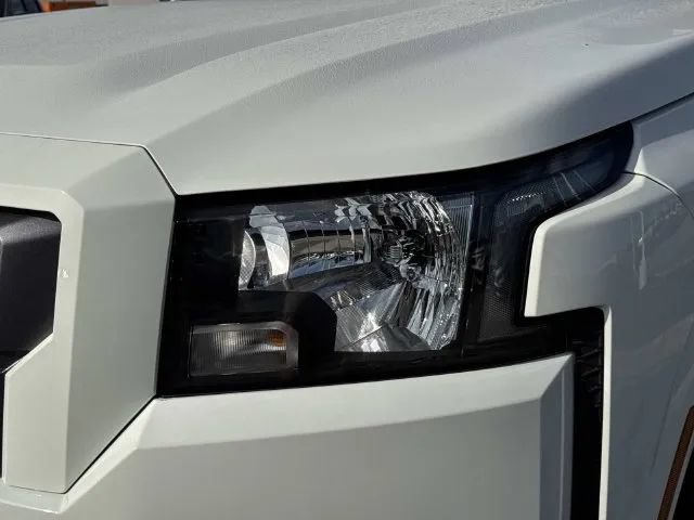 Used 2022 Nissan Frontier SV AWD/4WD image 10