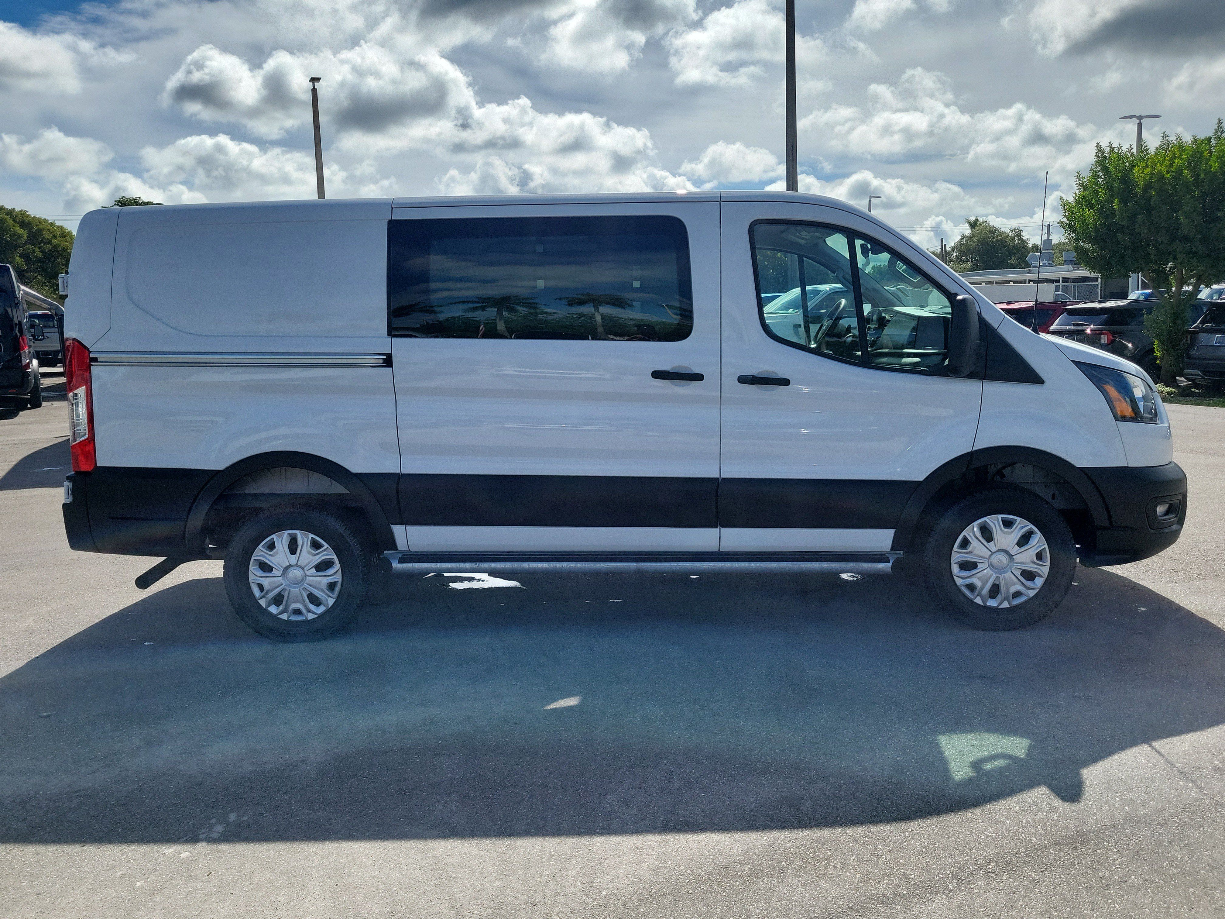 Used 2025 Ford Transit 250 Low Roof w/ Exterior Upgrade Package RWD image 4