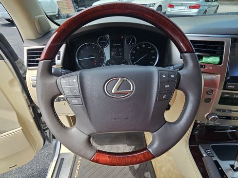 Used 2013 Lexus LX 570 4WD w/ Luxury Pkg image 26