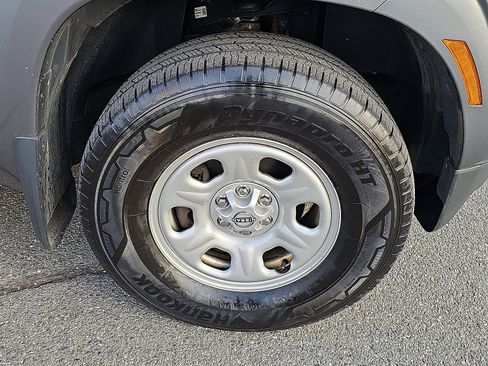 Used 2022 Nissan Frontier S w/ Technology Package image 8