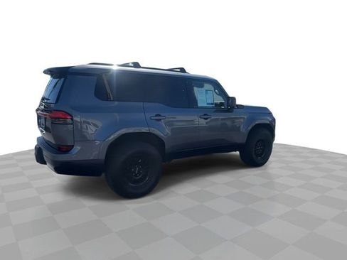 Used 2025 Lexus GX 550 w/ Cold Area Package AWD/4WD image 8