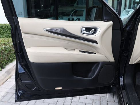 Used 2019 INFINITI QX60 Luxe w/ Essential Package FWD image 11