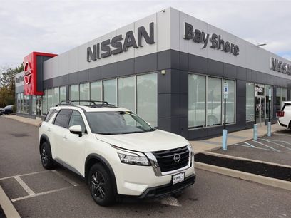 Used 2022 Nissan Pathfinder SV w/ SV Premium Package
