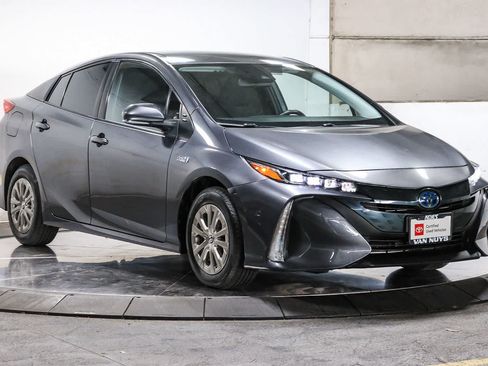 Certified 2022 Toyota Prius Prime LE FWD image 6