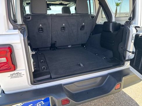 Used 2026 Jeep Wrangler Unlimited Sahara AWD/4WD image 17