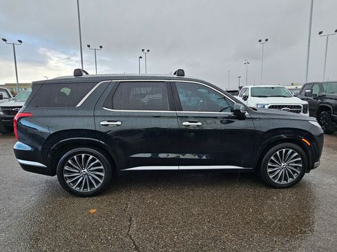 Used 2023 Hyundai Palisade Calligraphy image 2