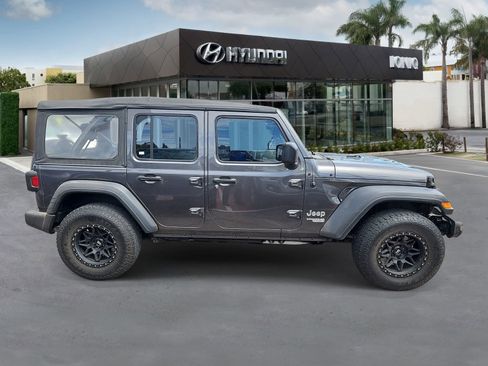 Used 2018 Jeep Wrangler Unlimited Sport AWD/4WD image 2