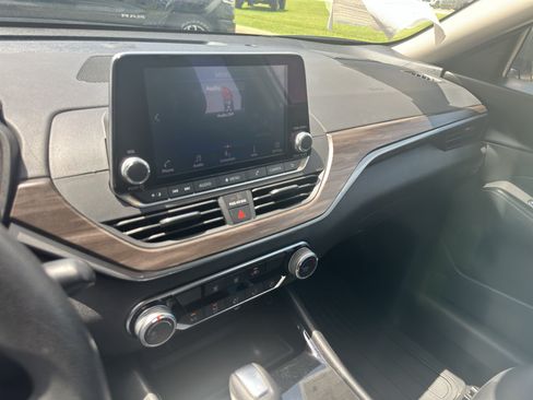 Used 2024 Nissan Altima 2.5 SV FWD image 30