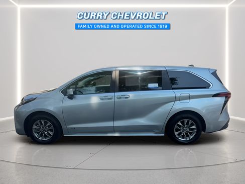 Used 2021 Toyota Sienna LE AWD/4WD image 7