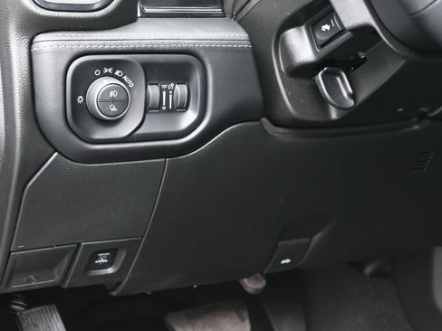 Used 2024 RAM 2500 Limited AWD/4WD image 23