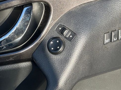 Used 2019 Nissan Rogue SV w/ Premium Package image 23