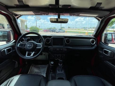 Used 2019 Jeep Wrangler Unlimited Sahara AWD/4WD image 28