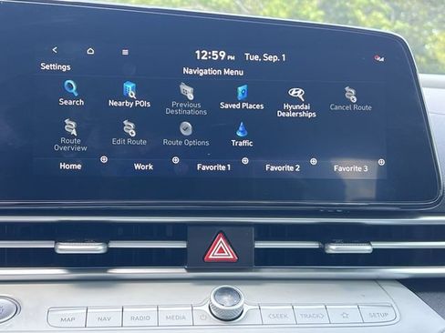 Certified 2025 Hyundai Elantra Limited FWD image 22