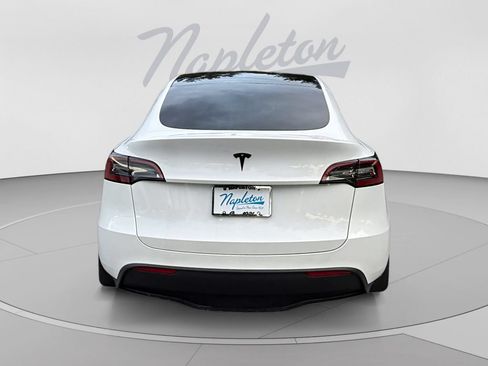 Used 2024 Tesla Model Y Long Range RWD image 4