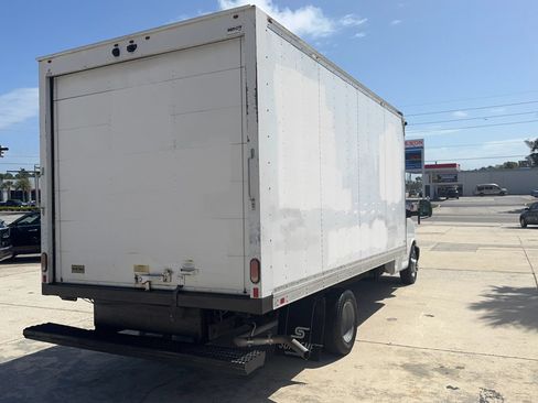 Used 2018 Chevrolet Express 3500 Extended w/ Driver Convenience Package RWD image 5