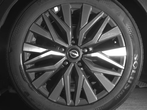 Used 2025 Nissan Altima 2.5 SV FWD image 14