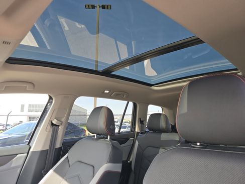 New 2026 Volkswagen Atlas Peak Edition image 9