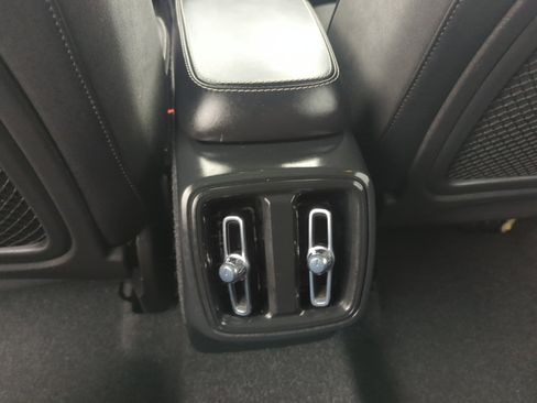 Used 2021 Volvo XC40 T5 R-Design w/ Climate Package image 30