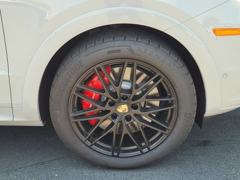 Certified 2026 Porsche Cayenne S AWD/4WD image 12