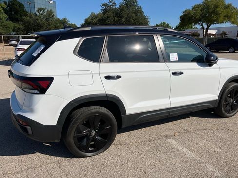 Used 2025 Volkswagen Taos SE FWD image 5