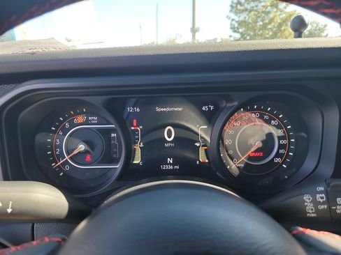 Used 2024 Jeep Wrangler Unlimited Rubicon w/ Technology Group image 28