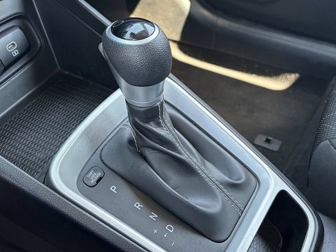 Used 2024 Hyundai Venue SE FWD image 30