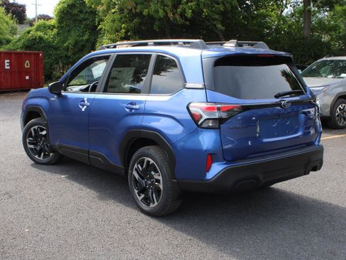 Used 2025 Subaru Forester Premium AWD/4WD image 9