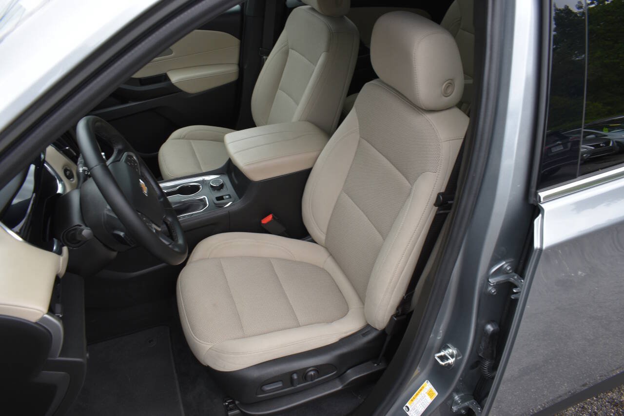 Used 2023 Chevrolet Traverse LT w/ LPO, Cargo Package AWD/4WD image 22