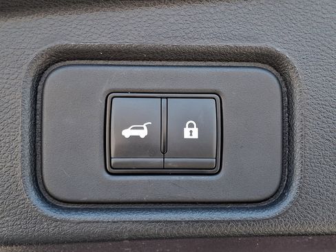 Used 2024 Nissan Pathfinder SL AWD/4WD image 30