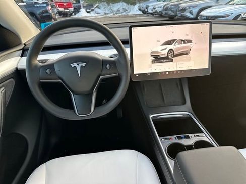Used 2024 Tesla Model Y Long Range image 14