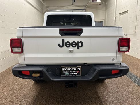 New 2026 Jeep Gladiator Sport AWD/4WD image 3