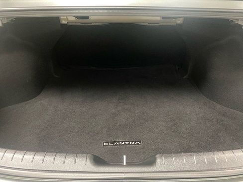 Used 2025 Hyundai Elantra SE image 14