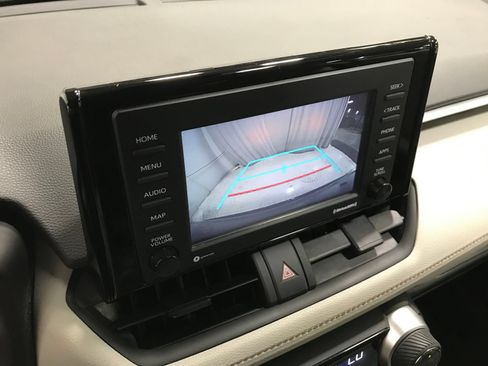 Used 2022 Toyota RAV4 XLE AWD/4WD image 21