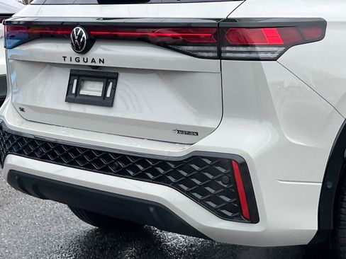 New 2026 Volkswagen Tiguan SE R-Line image 5