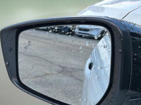 Used 2025 Nissan Versa SR w/ Trunk Package image 17