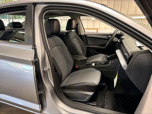 New 2026 Volkswagen Jetta SE FWD image 11
