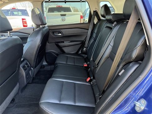 Used 2022 Nissan Rogue SV w/ SV Premium Package image 27