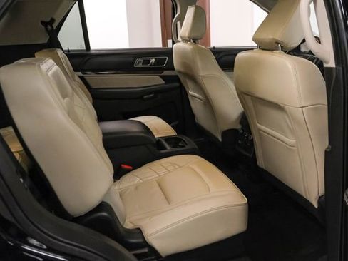 Used 2018 Ford Explorer Platinum image 34