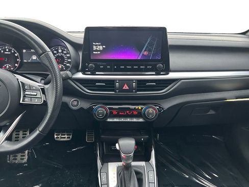 Used 2024 Kia Forte GT-Line w/ GT-Line Premium Package image 12
