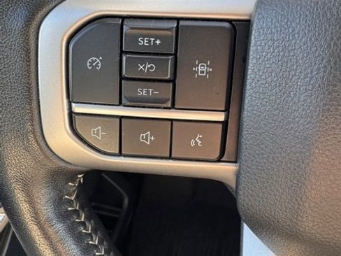 Used 2024 Ford Expedition XLT image 30