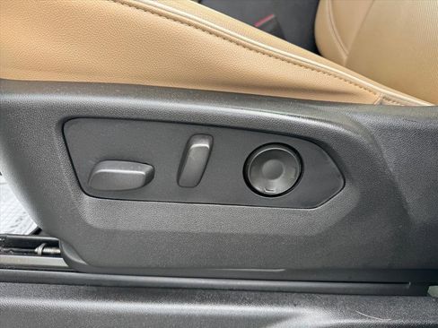 Used 2021 Chevrolet Suburban Premier w/ Premium Package image 17