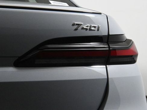 New 2025 BMW 740i xDrive image 13