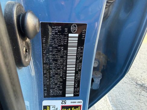 Used 2024 Toyota Camry SE image 3