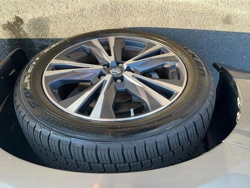 Used 2017 Nissan Pathfinder Platinum w/ Family Entertainment Package image 32