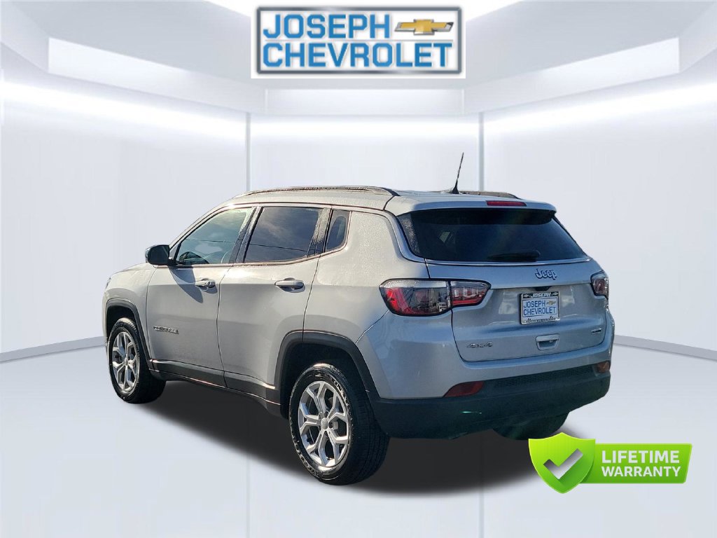 Used 2024 Jeep Compass Latitude AWD/4WD image 5