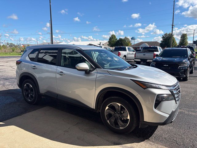 Used 2024 Nissan Rogue SV FWD image 7