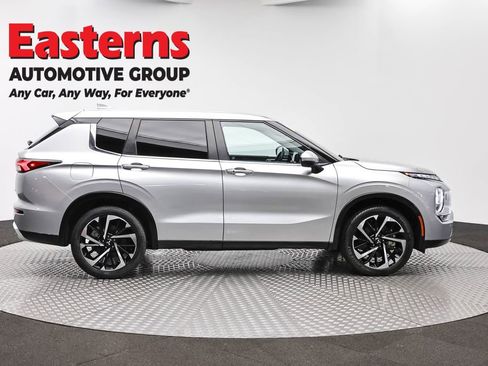 Used 2023 Mitsubishi Outlander SE AWD/4WD image 4