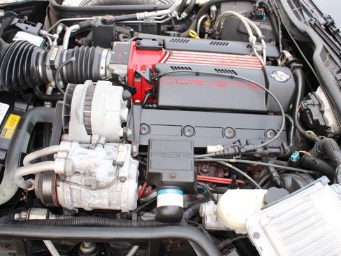 Used 1996 Chevrolet Corvette Convertible RWD image 21